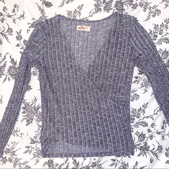 Hollister Tops - Hollister Long Sleeve Crop Top